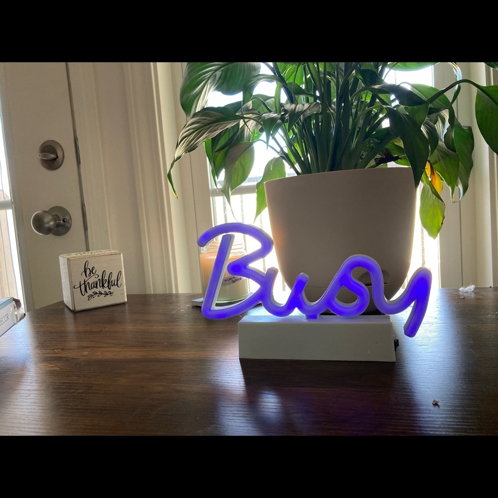 “ BUSY” LED WORKSPACE DECOR - Picture 2 of 10